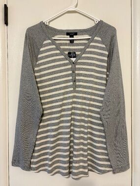Ralph Lauren Chaps Women's Plus Gray/Cream Stripe V-Neck Henley Shirt Top 2X NWT